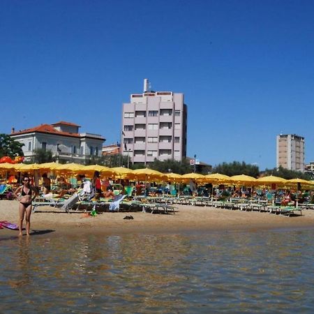 Hotel Bristol Pésaro Exterior foto