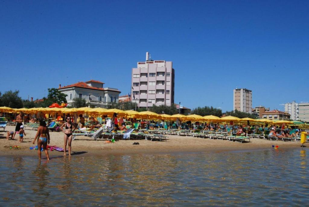 Hotel Bristol Pésaro Exterior foto